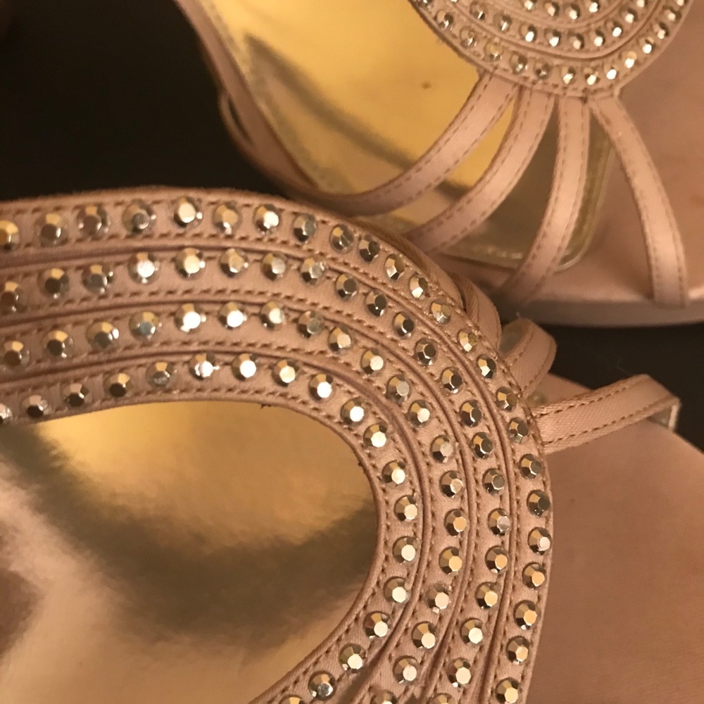Michael Shannon Gold and Cream Heels - Picture 10 of 11